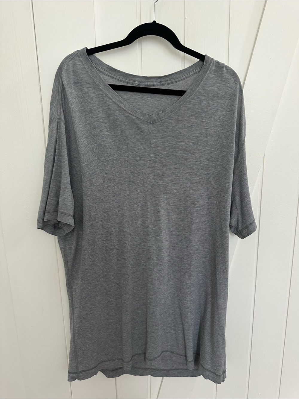 lululemon athletica Men's Gray V-Neck Short Sleeve Tee